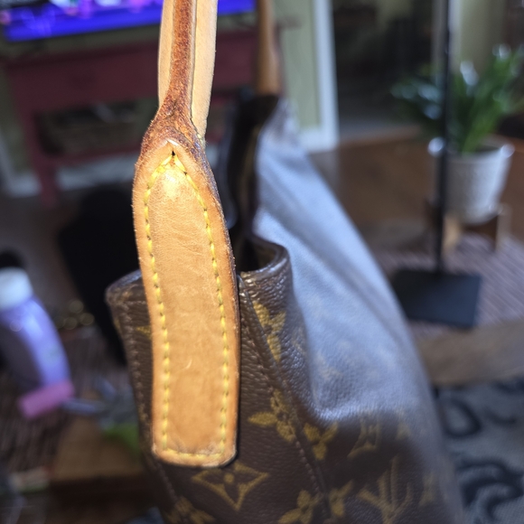 Authentic Louis Vuitton Monogram Looping Shoulder Bag - Picture 5 of 13